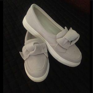 Women’s size 41 med canvas slip on nwot